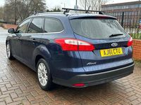 Begagnad Ford Focus Titanium 125 HK (91 kW) 2011 Blå Kombi