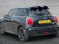 Usado Mini Cooper Hatch 134 CV (98 kW) 2019 Negro Utilitario