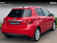 Used Toyota Yaris 101 HP (74 kW) 2016 Red Hatchback