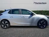 Usado Vauxhall Corsa-e 100 kW (136 HP) 2022 Cinzento Citadino