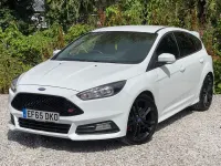 Usado Ford Focus ST 250 HP (183 kW) 2015 Branco Citadino