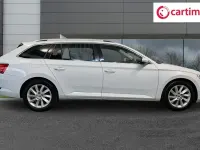 Usado Skoda Superb SE Technology 150 CV (110 kW) 2022 Blanco Familiar