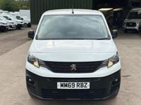 Begagnad Peugeot Partner 100 HK (73 kW) 2020 Vit Minibuss