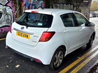 Second-hand Toyota Yaris Hybrid 2015 Alb Hatchback