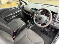 Used Renault Clio IV Play 73 HP (53 kW) 2017 White Hatchback