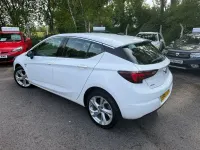 Used Vauxhall Astra SRi 100 HP (73 kW) 2018 White Hatchback