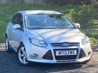 Usado Ford Focus Zetec 115 HP (84 kW) 2013 Prateado Citadino