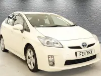 Used Toyota Prius 2011 White Hatchback