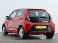 Usado Toyota Aygo X-play 72 HP (52 kW) 2021 Vermelho Citadino