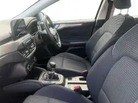 Usado Ford Focus Titanium 120 CV (88 kW) 2019 Gris Utilitario