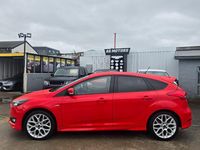 Used Ford Focus ST-Line 125 HP (91 kW) 2017 Red Hatchback