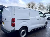 Second-hand Vauxhall Vivaro 120 CP (88 kW) 2023 Alb Monovolum