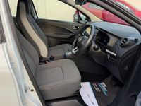 Used Renault Zoe Iconic 100 kW (136 HP) 2021 White Hatchback
