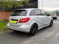 Usado Mercedes B200 136 HP (100 kW) 2014 Prateado Monovolume