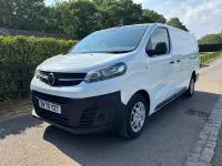Second-hand Vauxhall Vivaro 100 CP (73 kW) 2020 Alb Monovolum