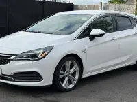 Used Vauxhall Astra SRi 110 HP (80 kW) 2017 White Hatchback