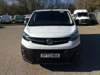 Second-hand Vauxhall Vivaro 100 CP (73 kW) 2022 Alb Monovolum