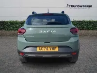 Usado Dacia Sandero Expression 91 CV (66 kW) 2024 Verde Utilitario