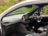 Used Peugeot 208 Prestige 208 HP (152 kW) 2016 White Hatchback