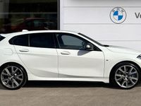 Begagnad BMW M135 Shadowline 306 HK (225 kW) 2024 Vit Halvkombi