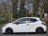 Used Peugeot 208 Access 68 HP (50 kW) 2014 White Hatchback