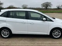 Used Ford Grand C-Max Zetec 120 HP (88 kW) 2015 White MPV