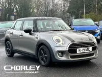 Usado Mini Cooper Classic 136 HP (100 kW) 2019 Prateado Citadino