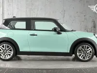 Usado Mini Cooper Hatch 113 kW (154 HP) 2025 Verde Citadino
