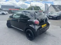 Gebraucht Toyota Aygo 68 PS (50 kW) 2013 Schwarz Kleinwagen