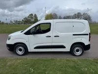 Usado Vauxhall Combo 100 HP (73 kW) 2022 Branco Monovolume