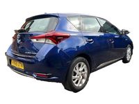 Used Toyota Auris Hybrid 136 HP (100 kW) 2016 Blue Hatchback