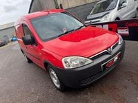 Używany Vauxhall Combo 75 KM (55 kW) 2011 Czerwony Minivan
