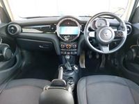 Used Mini ONE Classic 102 HP (75 kW) 2022 White Hatchback