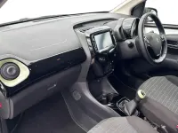 Używany Peugeot 108 Collection 71 KM (52 kW) 2021 Szary