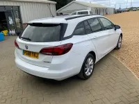 Used Vauxhall Astra Design Edition 110 HP (80 kW) 2018 White Estate