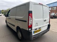 Begagnad Citroën Dispatch 90 HK (66 kW) 2013 Vit Minibuss