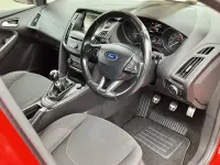 Used Ford Focus Zetec 120 HP (88 kW) 2015 Red Hatchback