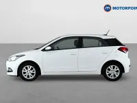 Used Hyundai i20 SE 84 HP (61 kW) 2017 White Hatchback