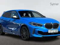 Begagnad BMW M135 Shadowline 302 HK (222 kW) 2022 Blå Halvkombi