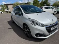 Used Peugeot 208 GT-line 110 HP (80 kW) 2016 White Hatchback