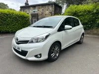 Used Toyota Yaris 99 HP (72 kW) 2014 White Hatchback