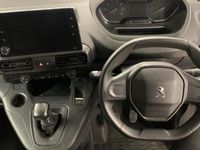 Usado Peugeot Partner Premium 102 HP (75 kW) 2023 Branco Monovolume