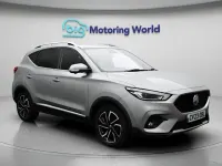 Usado MG ZS Exclusive 106 CV (77 kW) 2023 Plateado SUV