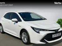 Used Toyota Corolla 122 HP (89 kW) 2020 Pure white (solid paint) Hatchback