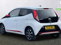 Usado Toyota Aygo Trend 72 CV (52 kW) 2021 Blanco Utilitario