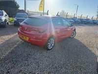 Used Vauxhall Astra Design Edition 105 HP (77 kW) 2017 Red Hatchback