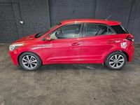Used Hyundai i20 SE 84 HP (61 kW) 2015 Red Hatchback