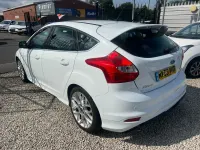 Used Ford Focus Zetec 182 HP (133 kW) 2013 White Hatchback