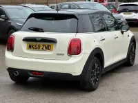 Used Mini Cooper Hatch 136 HP (100 kW) 2018 White Hatchback