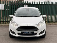 Used Ford Fiesta Titanium 95 HP (69 kW) 2014 Yellow Hatchback